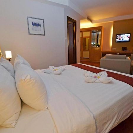 The Axana Hotel Padang  Ngoại thất bức ảnh