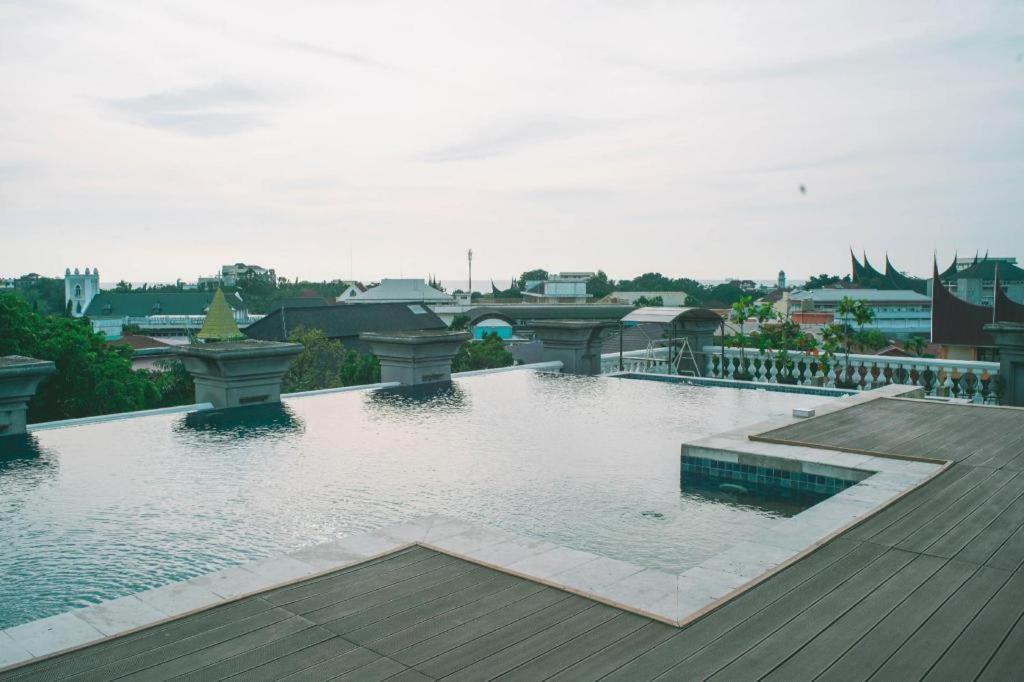 The Axana Hotel Padang  Ngoại thất bức ảnh