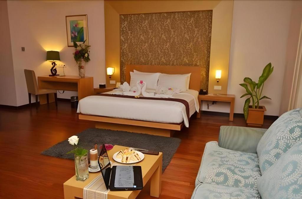 The Axana Hotel Padang  Ngoại thất bức ảnh