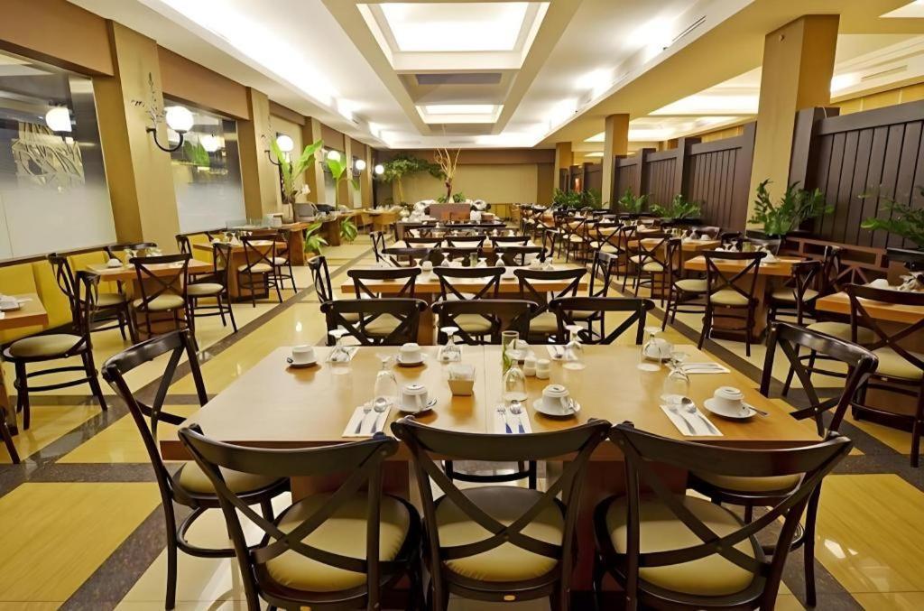 The Axana Hotel Padang  Ngoại thất bức ảnh