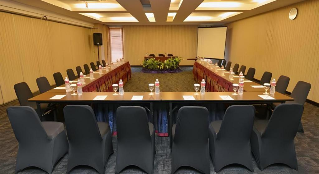 The Axana Hotel Padang  Ngoại thất bức ảnh