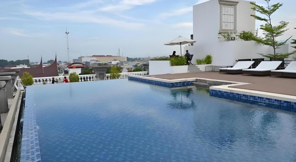 The Axana Hotel Padang  Ngoại thất bức ảnh