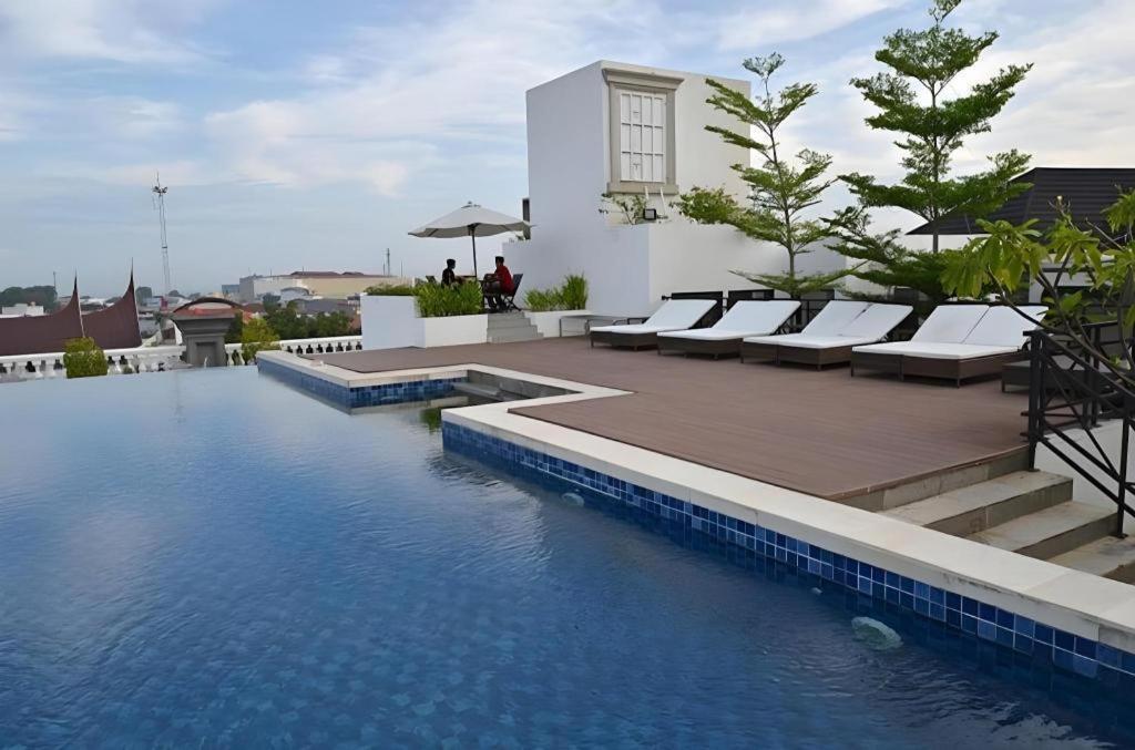 The Axana Hotel Padang  Ngoại thất bức ảnh